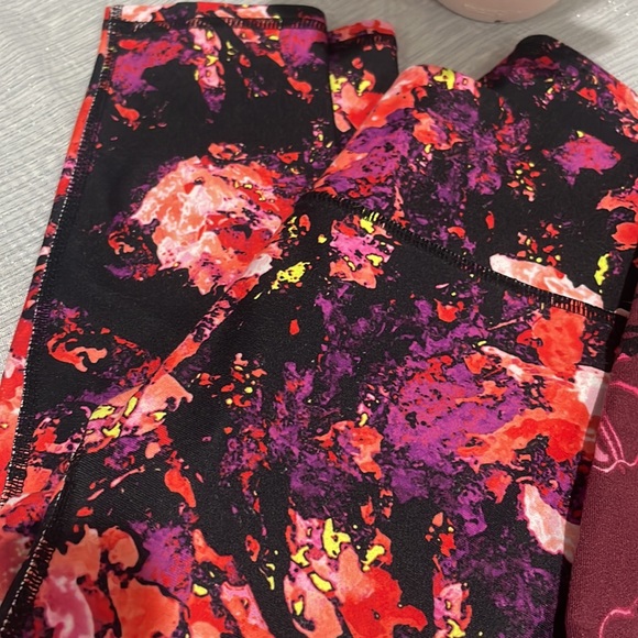 2 Pair Bundle of Fabletics leggings - Picture 3 of 4